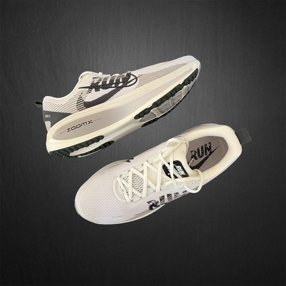 ✔️New✔️ NIKE Vomero 18 \'Run Pack\' main image 10